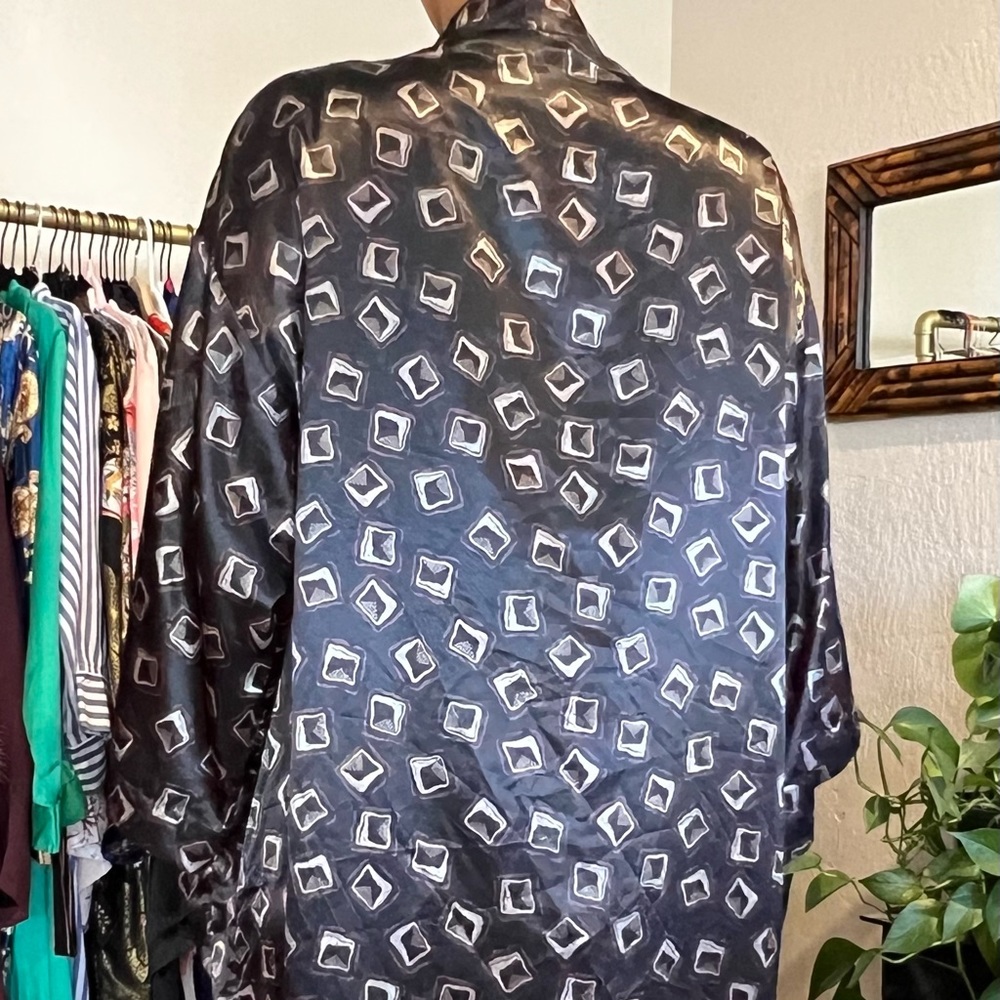 Men’s Silky Patterned Robe - Picture 4 of 4
